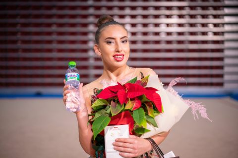 НАЙ-ГОЛЕМИЯТ СПЕКТАКЪЛ НА "ЗЛАТНИТЕ МОМИЧЕТА" ДОСЕГА