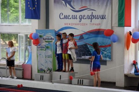 Международен детски плувен турнир „Смели делфини“