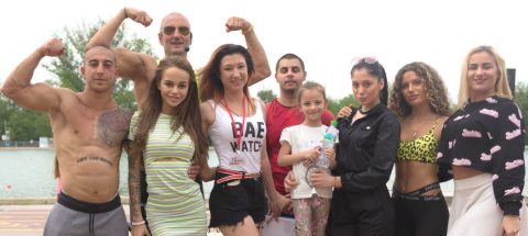 Плеймейт красавици, фешън модели и силови шампиони в подкрепа на „Кралете на Силата“